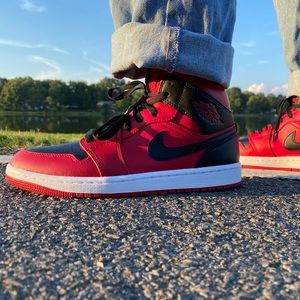 Nike Air Jordan 1 - Mid Reverse Bred (2022)